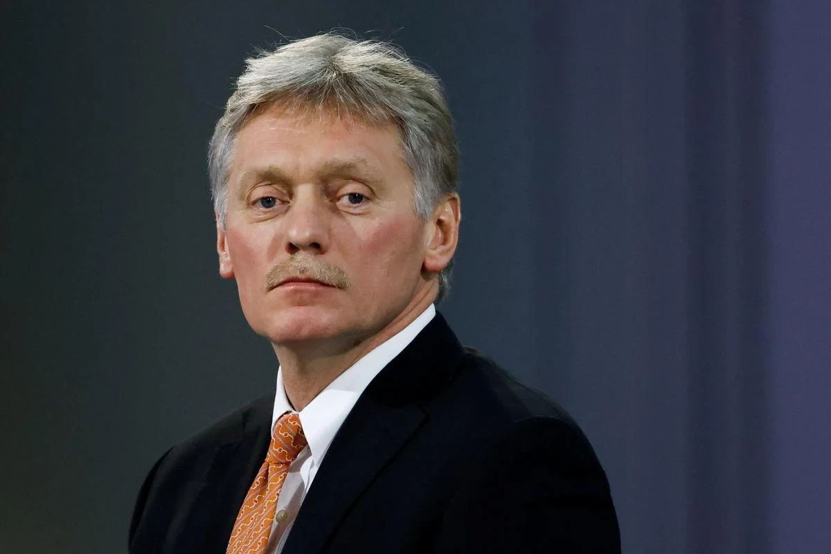 Речник Кремля Дмитро Пєсков під час брифінгу (фото REUTERS)