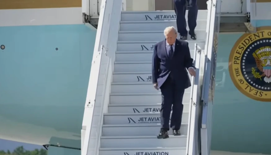 Президент США Дональд Трамп та літак Air Force One