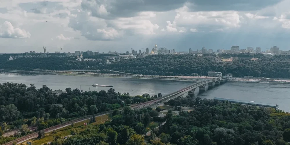 Київський міст Метро під час ремонтних робіт