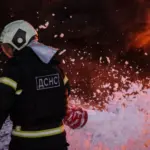 Ілюстративне зображення наслідків падіння уламків безпілотника в Києві