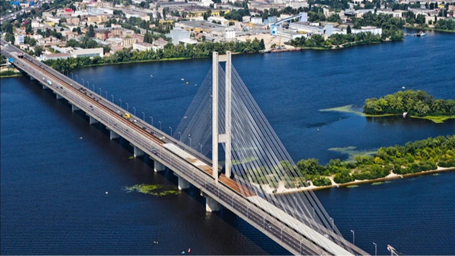 Південний міст у Києві закритий після нічних ударів 2 жовтня: ситуація з транспортом