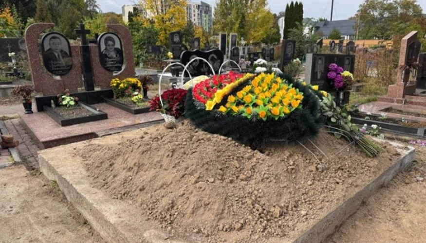 Могила Анатолія Кашпіровського на Центральному кладовищі у Вінниці